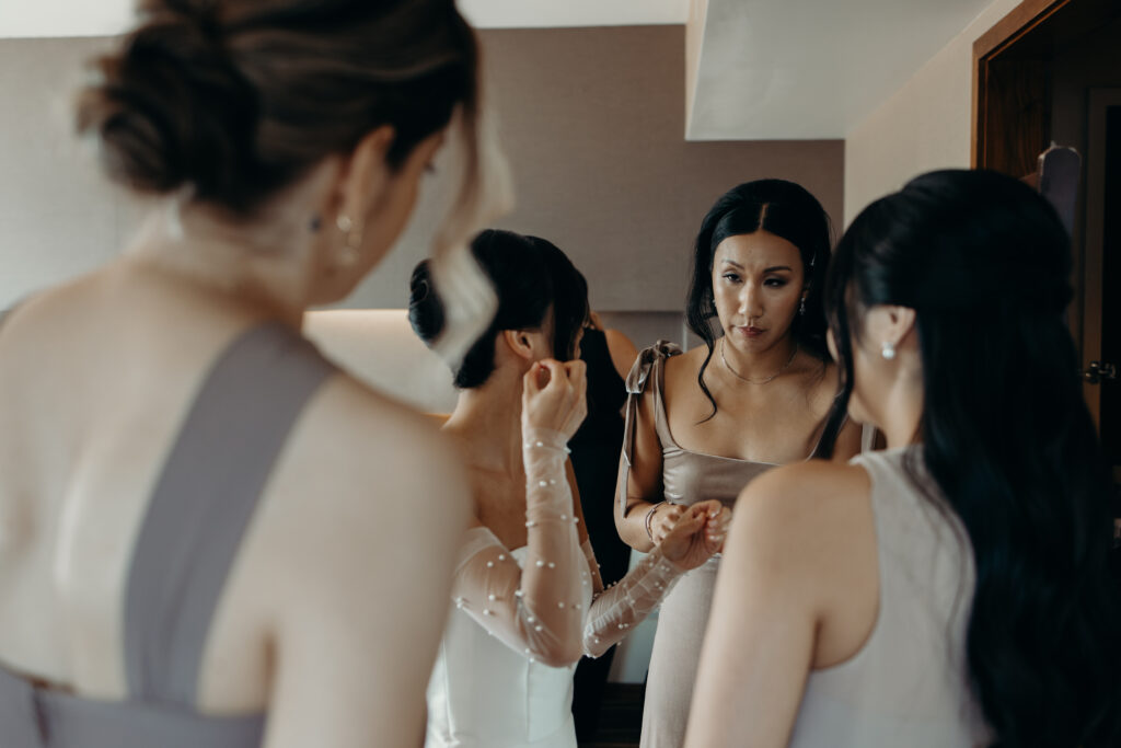 Bride getting ready for her maritime parc wedding