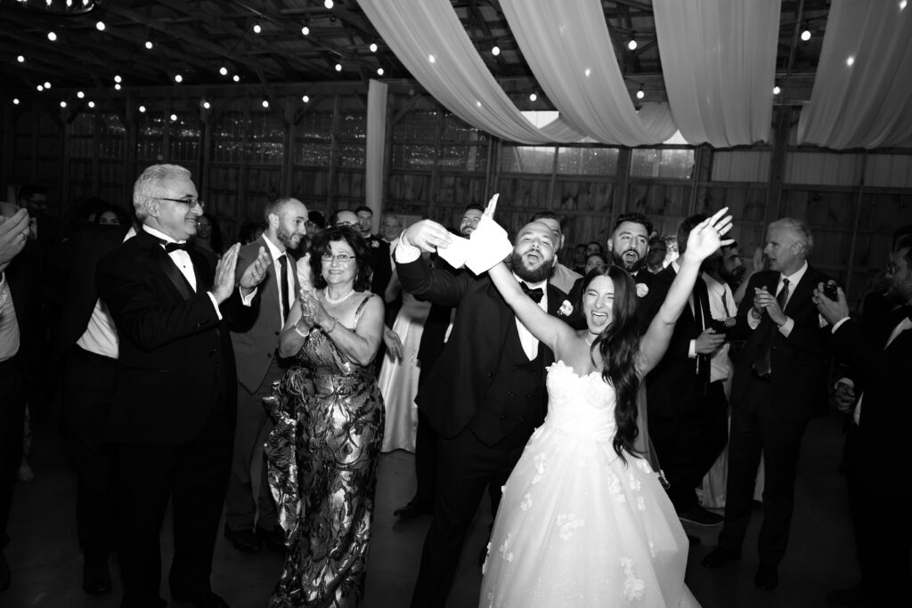 New york wedding photographer captures evening reception at Stonewall Estate