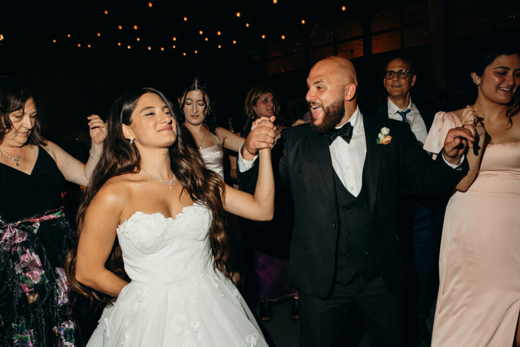 New york wedding photographer captures evening reception at Stonewall Estate