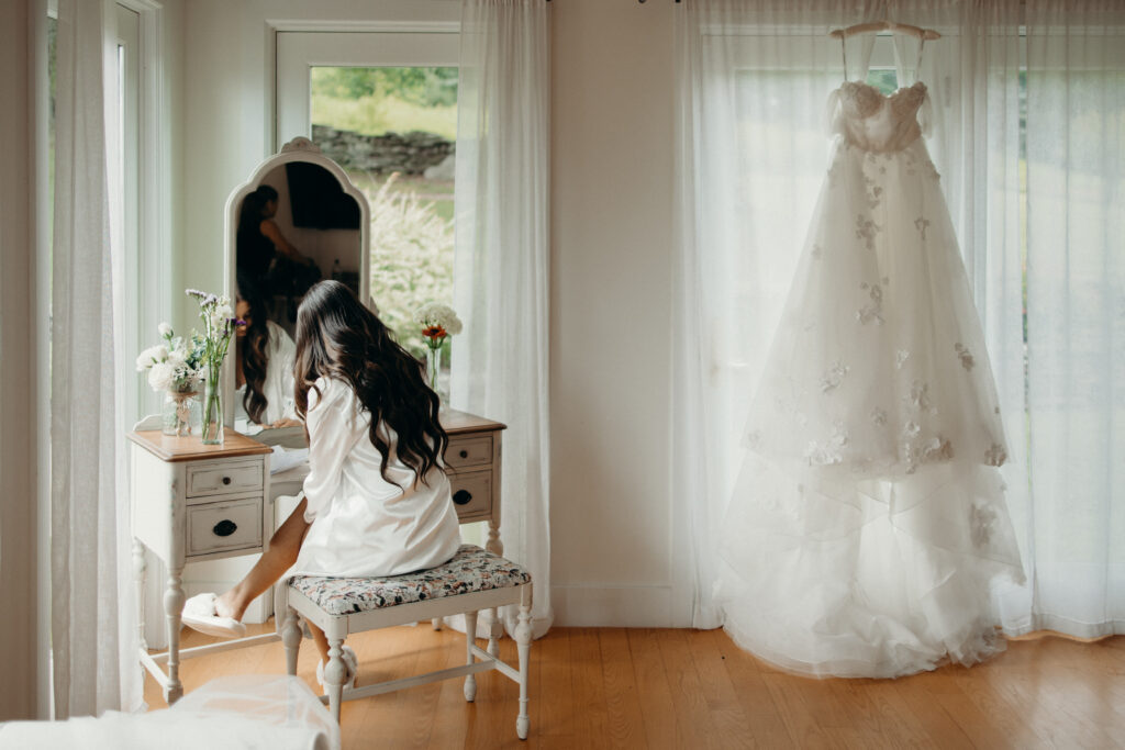 Bride writes her vows at Stonewall Estate
