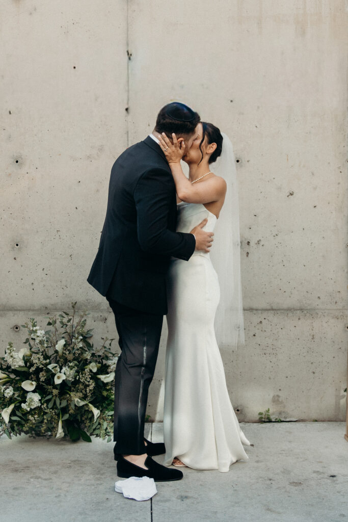 First kiss at the Radio Star wedding