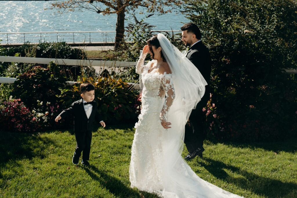 Family photo at Sea Cliff Manor wedding by New York wedding photographer