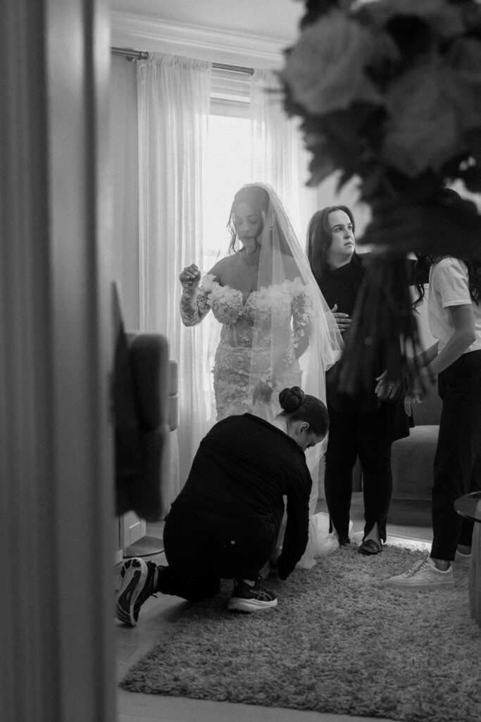 Bride getting ready at Sea Cliff Manor 