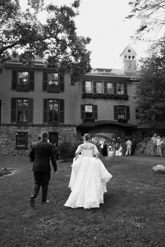 Wedding couple portraits at Arrow Park New York by a New York wedding photographer