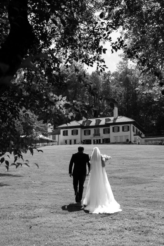 Wedding couple portraits at The Willows by a New York wedding photographer