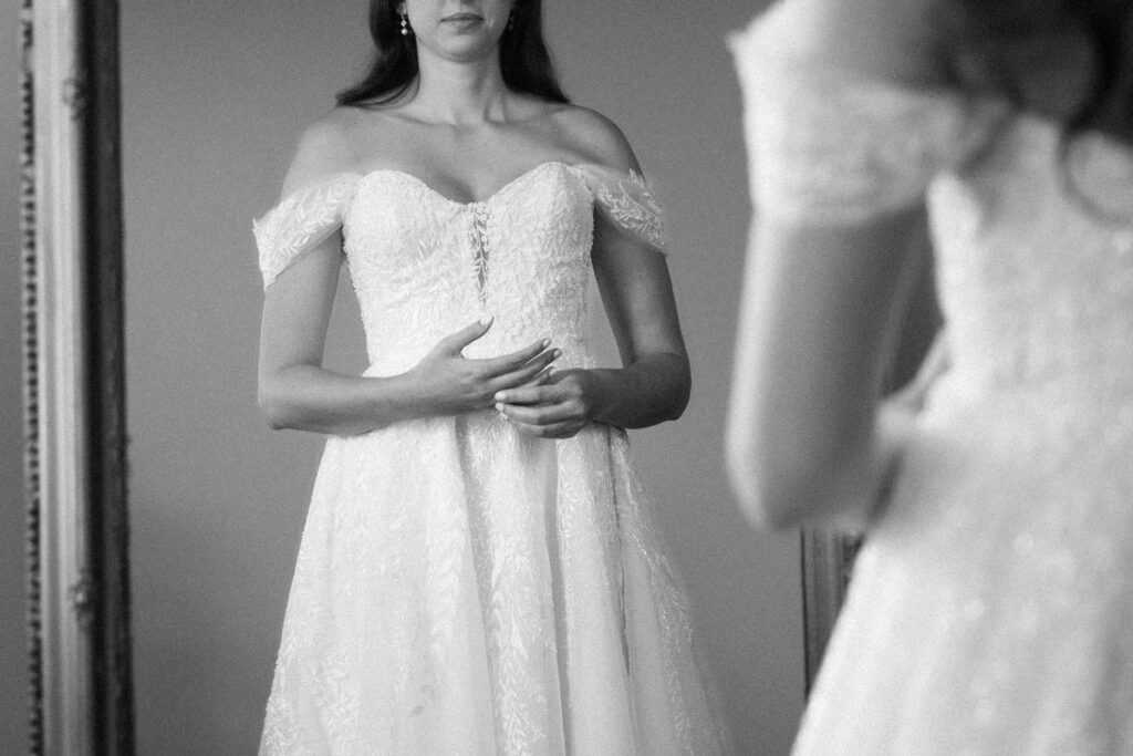 Bride getting ready at The Willows in New York