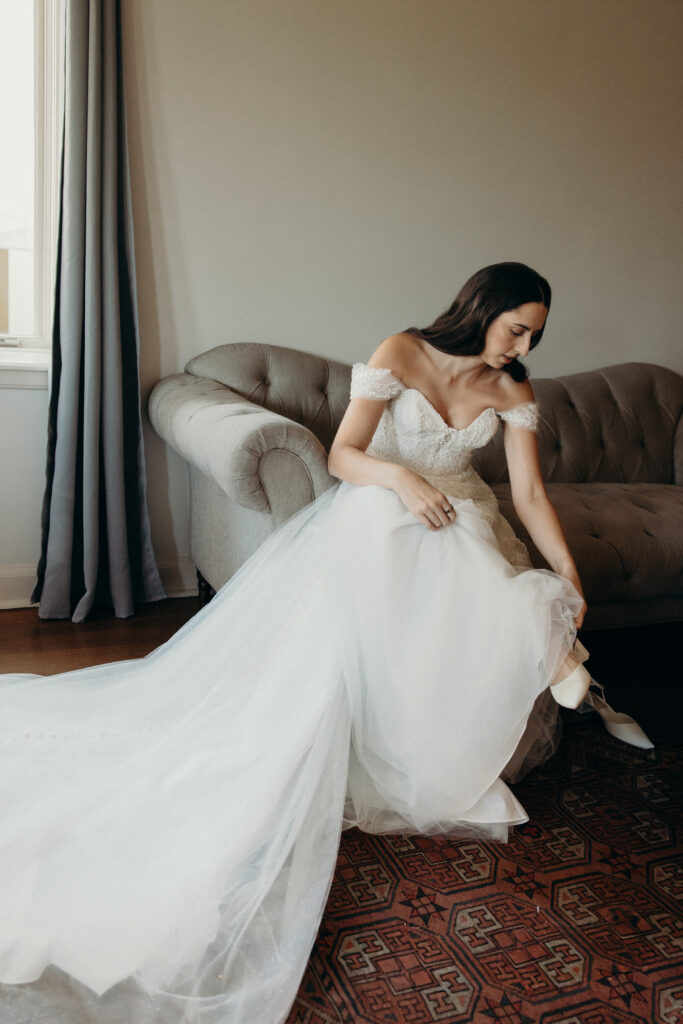 Bride getting ready at The Willows in New York
