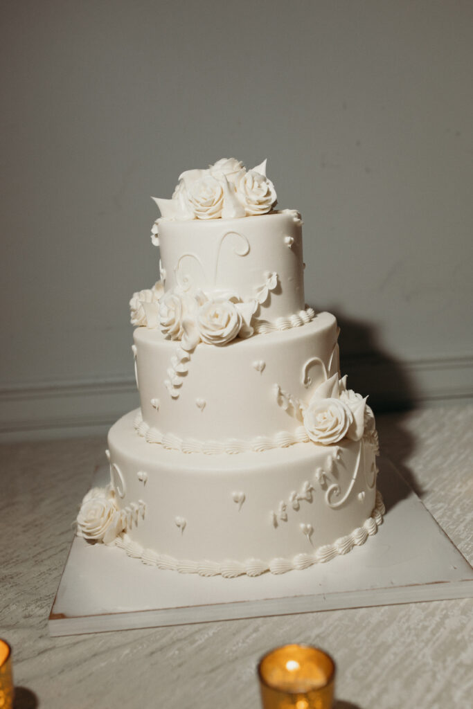 Cake cutting at Tarrytown House Estate in New York