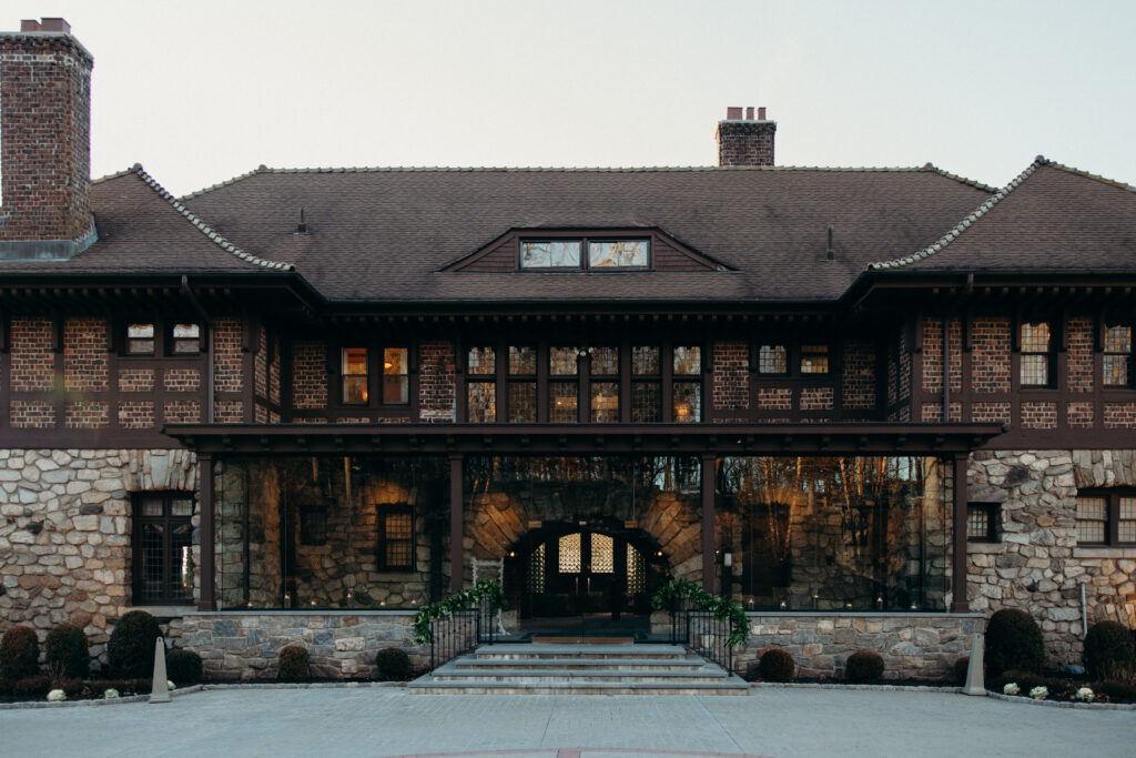 Le Chateau New York wedding details